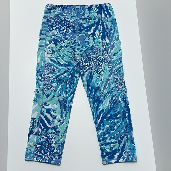 Lilly Pulitzer Lucretia Weekender Crop Leggings UPF 50 + Medium - Picture 2 of 8